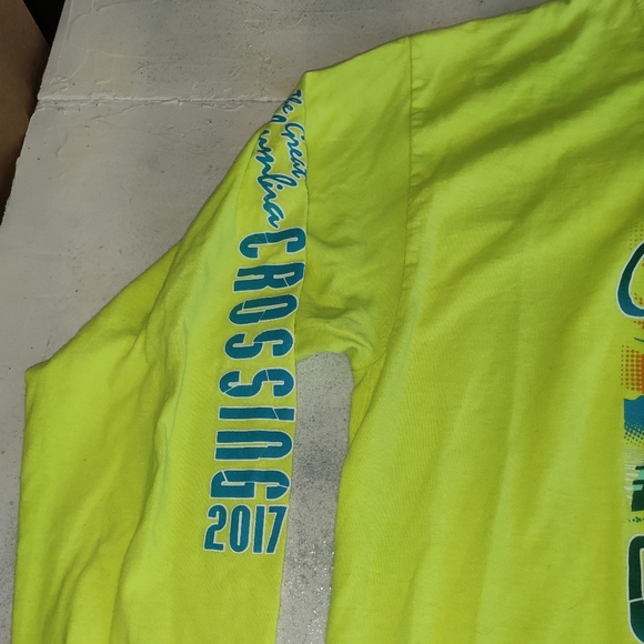 Great Columbia Fluorescent Yellow Basic longsleeve Runners shirt Size Large - Picture 3 of 4